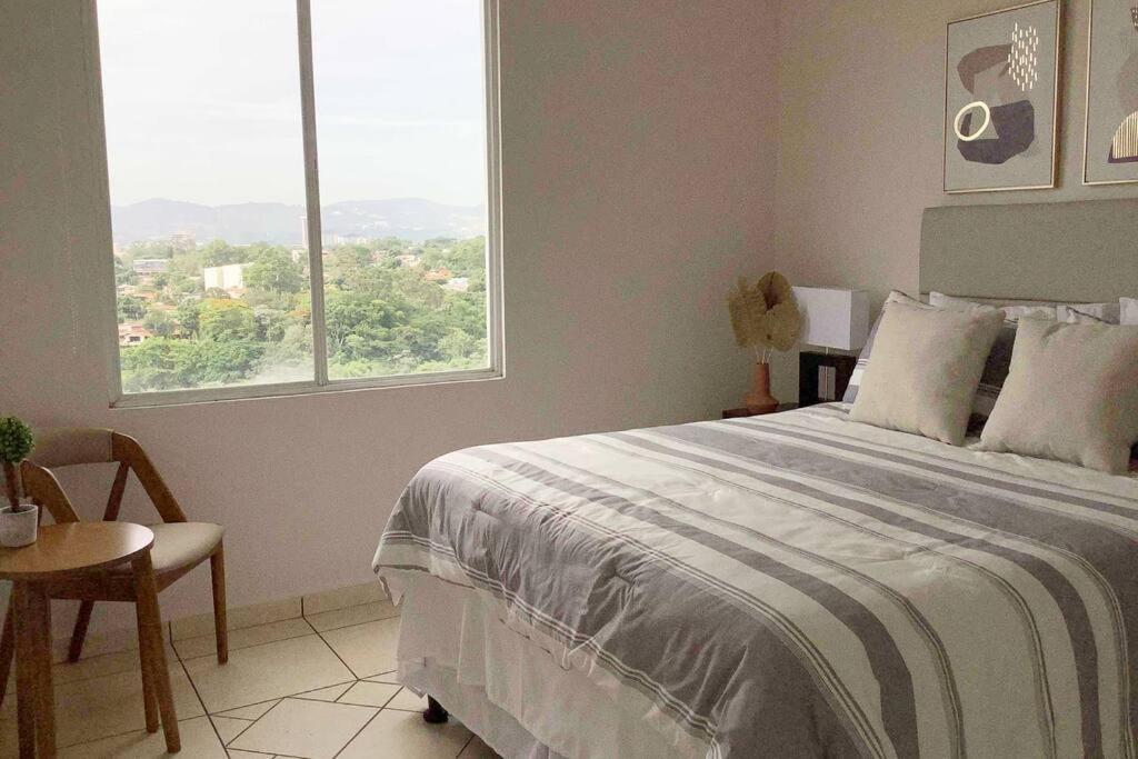 Lovely 3brm Apt W/city View&pool @heart Of Escalon Appartamento