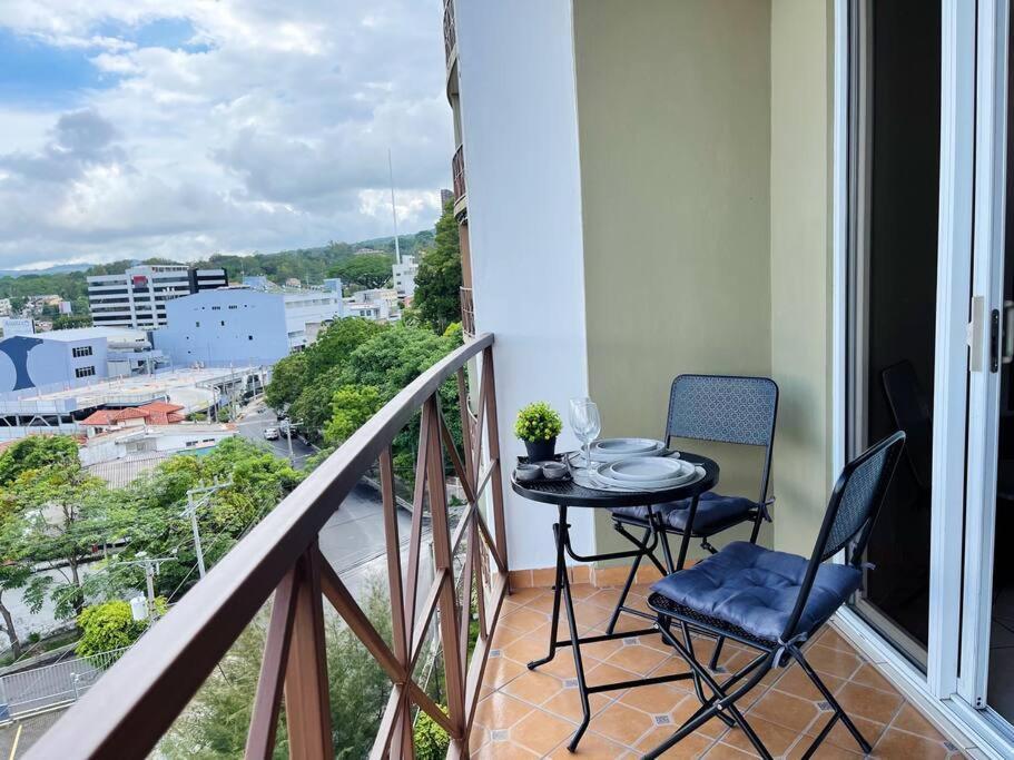 Lovely 3brm Apt W/city View&pool @heart Of Escalon San Salvador