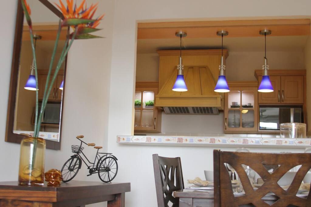 Appartamento Lovely 3brm Apt W/city View&pool @heart Of Escalon