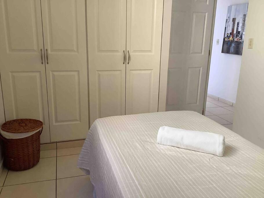 Lovely 3brm Apt W/city View&pool @heart Of Escalon *